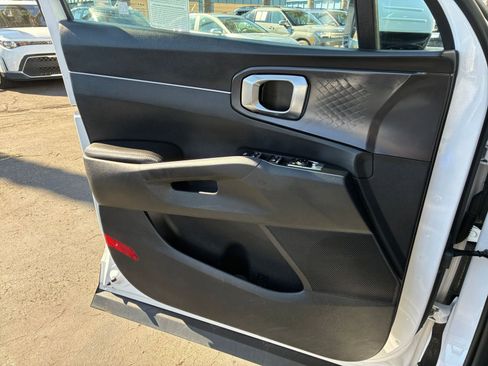 Used 2024 Kia Sorento S image 18