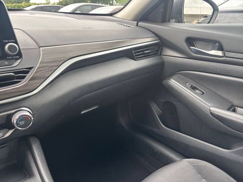 Used 2025 Nissan Altima 2.5 SV FWD image 35