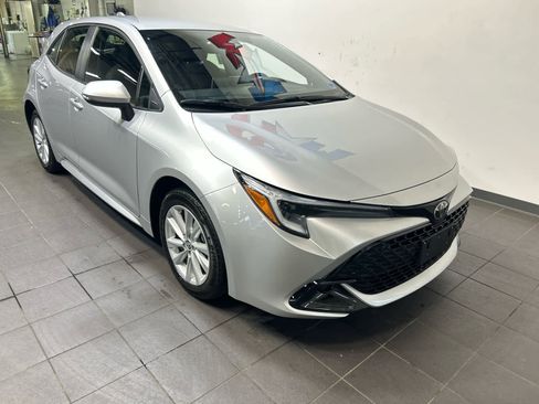 Used 2025 Toyota Corolla SE FWD image 2