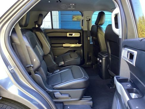 Used 2022 Ford Explorer Limited w/ Equipment Group 301A image 36