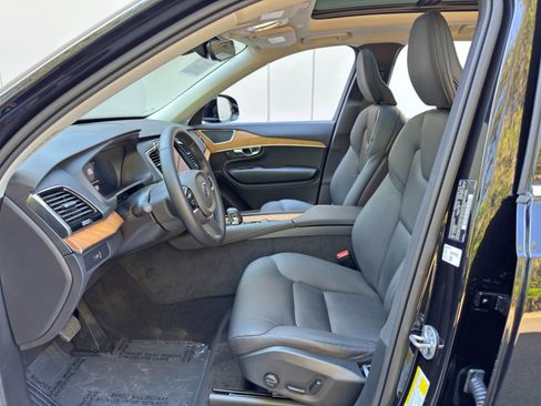 Used 2025 Volvo XC90 B6 Plus w/ Protection Package Premier image 17