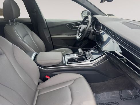 Used 2019 Audi Q8 Premium Plus w/ Premium Plus AWD/4WD image 15