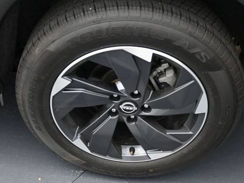 Used 2024 Nissan Rogue SV AWD/4WD image 13