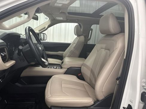 Used 2023 Ford Expedition Limited image 16