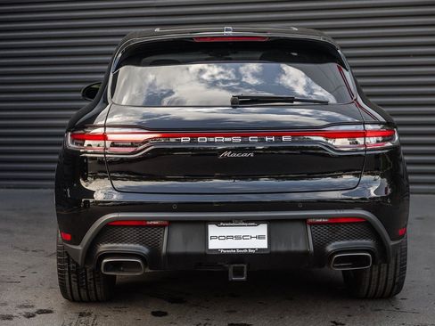 Certified 2022 Porsche Macan image 8
