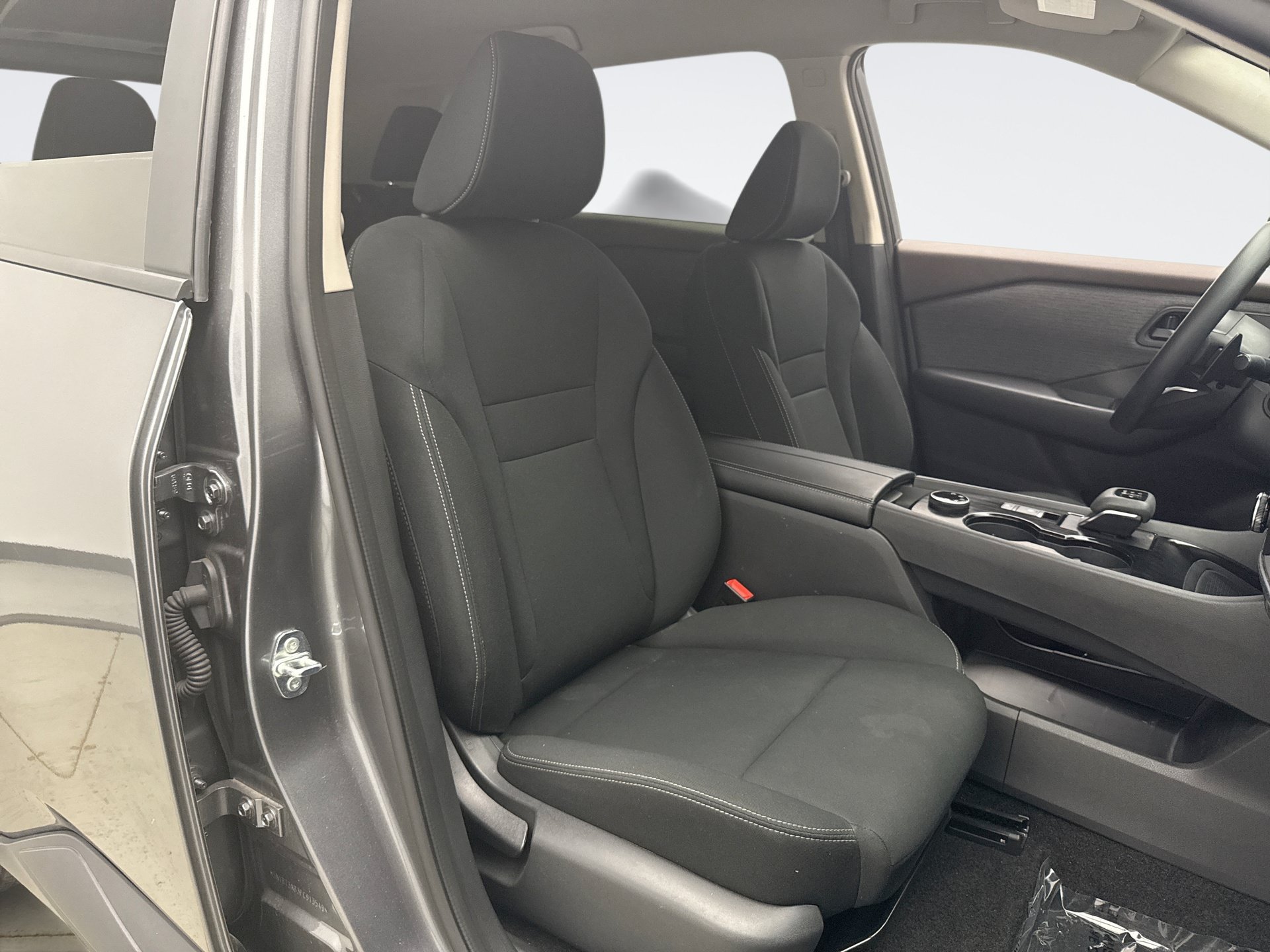 Used 2023 Nissan Rogue S AWD/4WD image 16