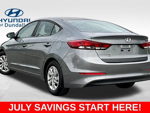 Used 2018 Hyundai Elantra SE FWD image 3