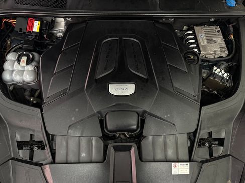 Used 2019 Porsche Cayenne S AWD/4WD image 32