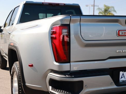 Used 2025 GMC Sierra 3500 Denali w/ Denali Reserve Package AWD/4WD image 16