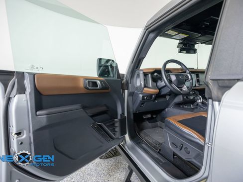 Used 2024 Ford Bronco Outer Banks AWD/4WD image 9