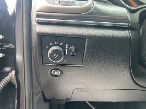 Used 2022 Jeep Grand Cherokee Limited image 25