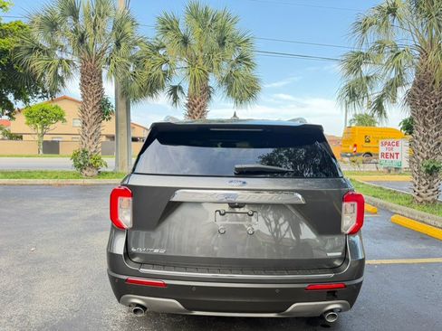 Used 2020 Ford Explorer Limited RWD image 4