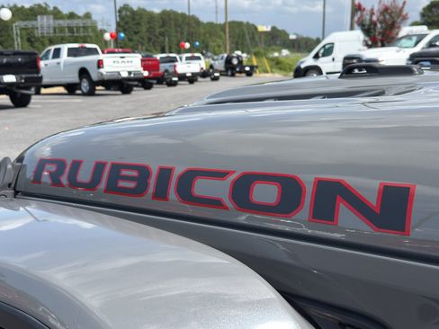 Used 2022 Jeep Wrangler Unlimited Rubicon AWD/4WD image 10