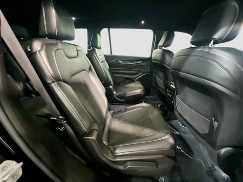 Used 2022 Jeep Grand Cherokee L Laredo RWD image 19