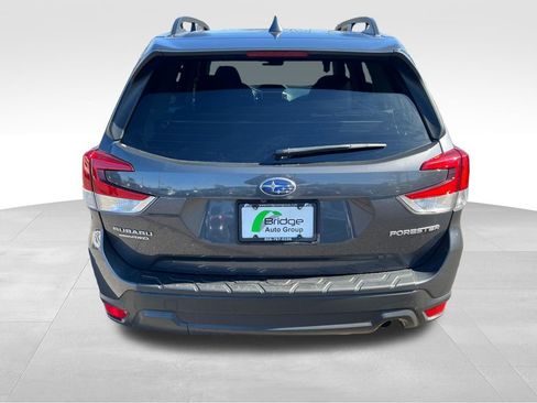 Used 2022 Subaru Forester Premium image 7