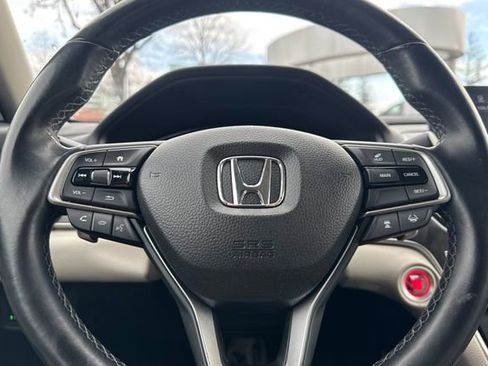 Used 2018 Honda Accord Touring image 23