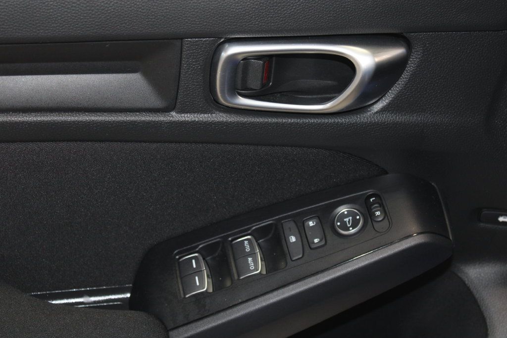 Used 2023 Honda Civic Sport image 6