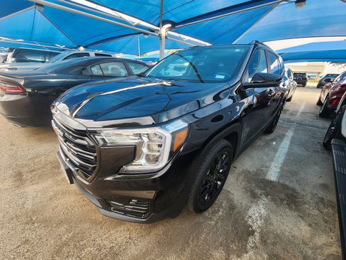 Used 2023 GMC Terrain SLE w/ Driver Convenience Package FWD image 2