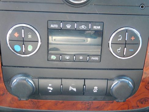 Used 2014 Chevrolet Tahoe LT image 12