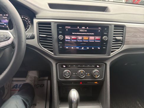 Used 2021 Volkswagen Atlas Cross Sport SE w/ Panoramic Sunroof Package image 11