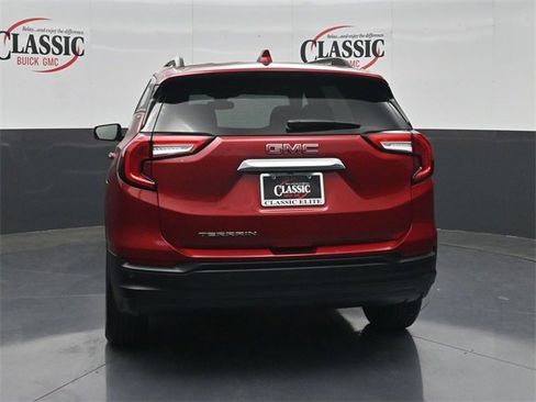 Used 2023 GMC Terrain SLE w/ Driver Convenience Package image 8