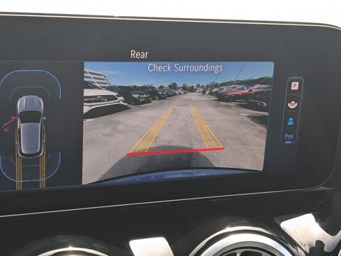 Used 2025 Mercedes-Benz GLA 250 image 8