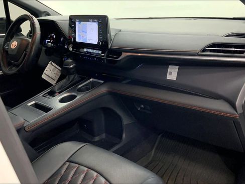 Used 2024 Toyota Sienna XSE image 10