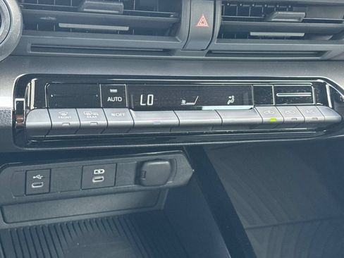 Used 2025 Toyota Prius LE FWD image 28