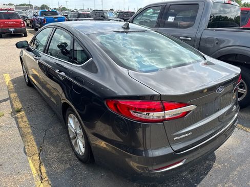 Used 2019 Ford Fusion SE FWD image 19