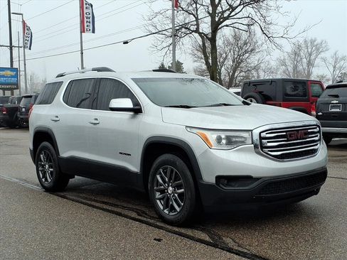 Used 2019 GMC Acadia SLT image 3