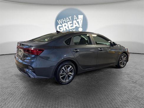 Certified 2023 Kia Forte LXS image 3
