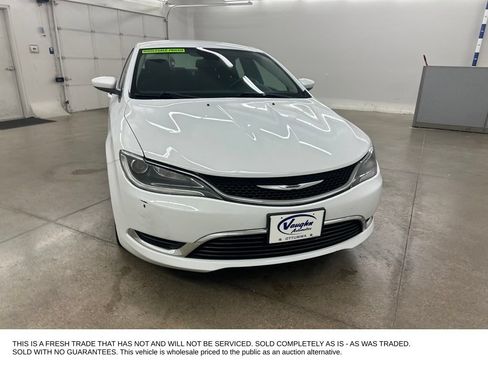 Used 2015 Chrysler 200 Limited w/ Convenience Group FWD image 3