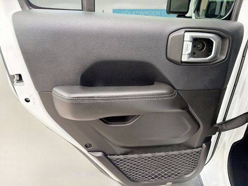 Used 2019 Jeep Wrangler Unlimited Sahara AWD/4WD image 26