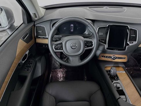 Certified 2025 Volvo XC90 T8 Plus w/ Protection Package Premier image 21