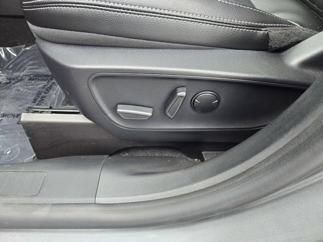 Used 2025 Ford Escape SE w/ PHEV Premium Package FWD image 11