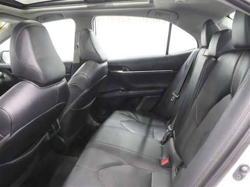 Used 2020 Toyota Camry XLE FWD image 17