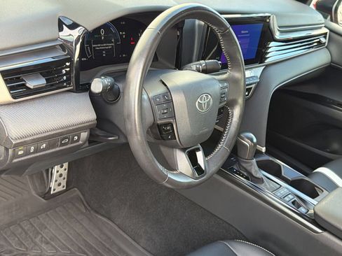 Used 2025 Toyota Camry SE w/ Convenience Package FWD image 4