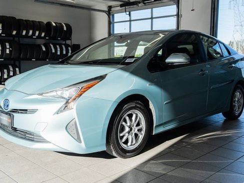 Used 2017 Toyota Prius Two image 3