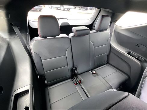 Used 2025 Chevrolet Traverse Z71 AWD/4WD image 37