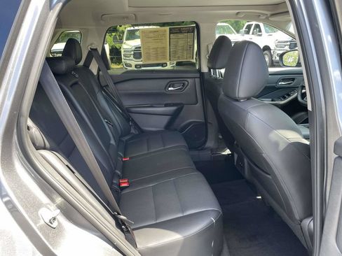 Used 2025 Nissan Rogue SV w/ SV Premium Package FWD image 18