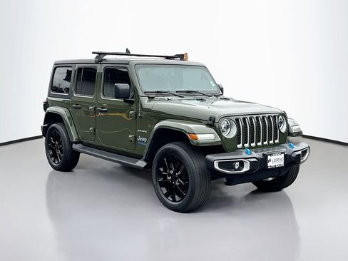 Used 2022 Jeep Wrangler Unlimited Sahara AWD/4WD image 3
