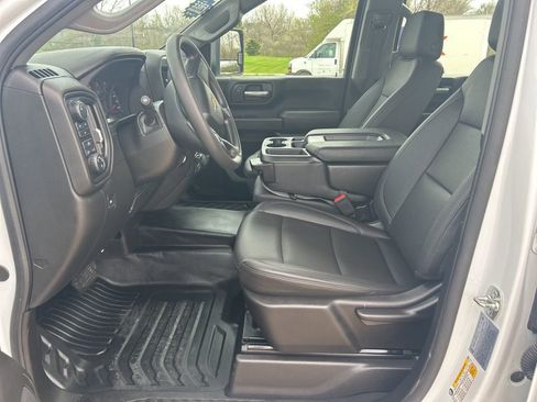 Used 2025 Chevrolet Silverado 2500 W/T image 14