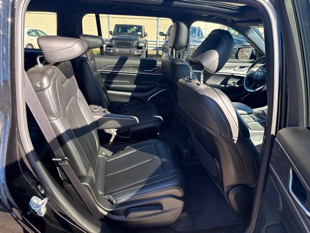 Used 2025 Jeep Grand Cherokee L Limited w/ Black Appearance Package AWD/4WD image 29