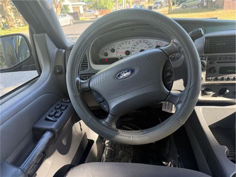 Used 2005 Ford Explorer Sport Trac XLT AWD/4WD image 11