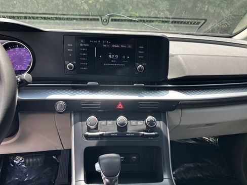 Certified 2024 Kia Carnival LX FWD image 35