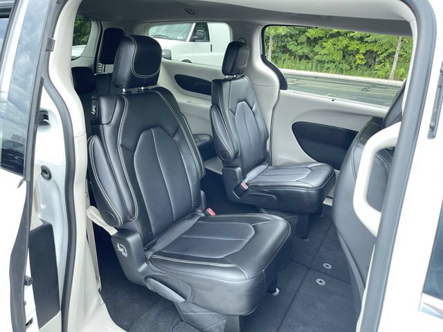 Used 2024 Chrysler Pacifica Touring-L FWD image 25
