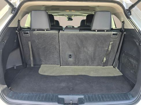 Used 2024 Toyota Highlander XLE FWD image 24