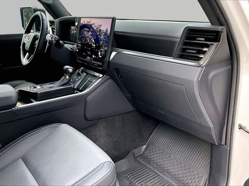 Used 2025 Lexus GX 550 w/ Accessory Package (Z1) AWD/4WD image 18