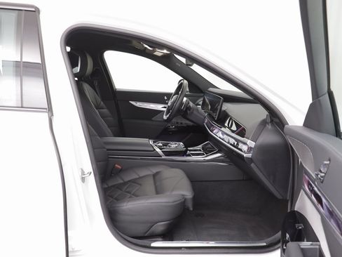 Certified 2025 BMW 740i xDrive 740i xDrive w/ Premium Package image 20