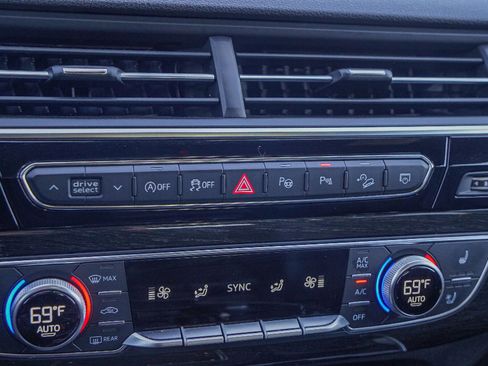 Used 2019 Audi Q7 3.0T Prestige w/ Prestige Package image 17